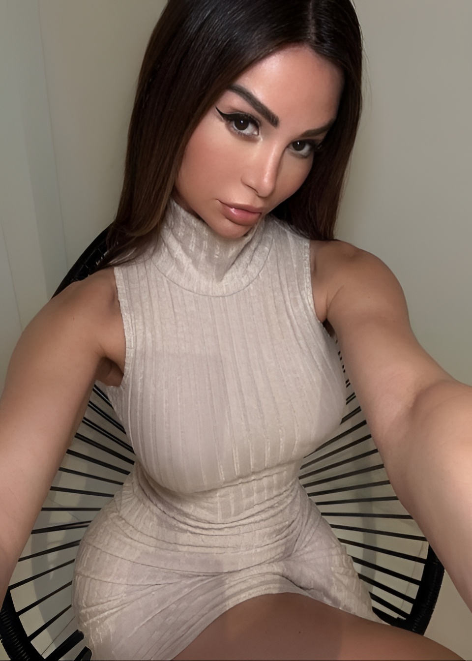 Дина привлекательная девушка из Ватутинок цена от 8000 руб