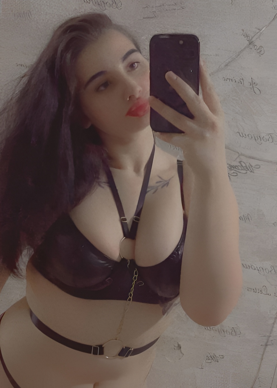 Соня привлекательная девушка из Ватутинок цена от 15000 руб