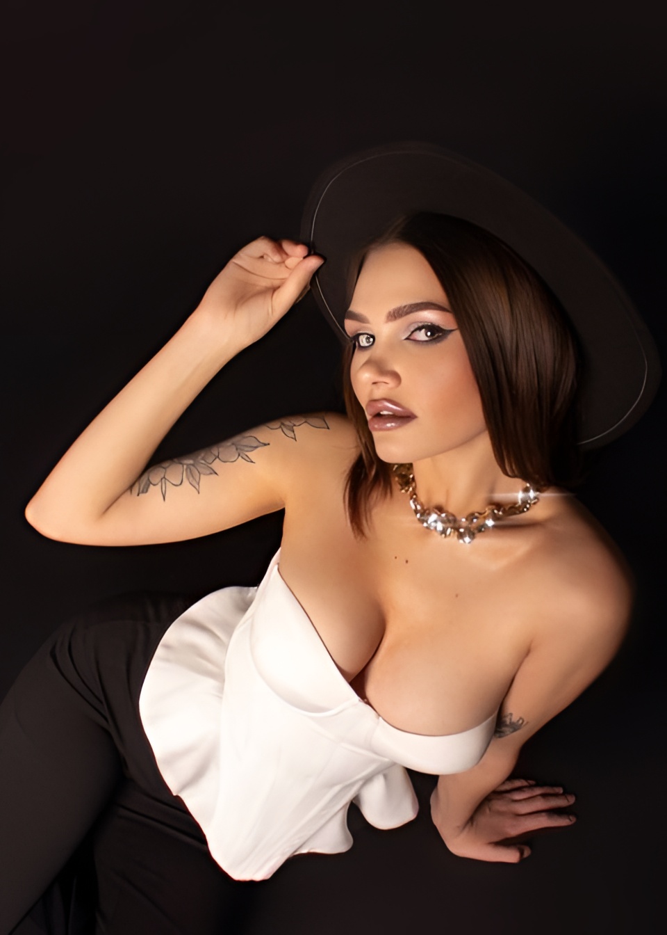 Яна привлекательная девушка из Ватутинок цена от 6000 руб