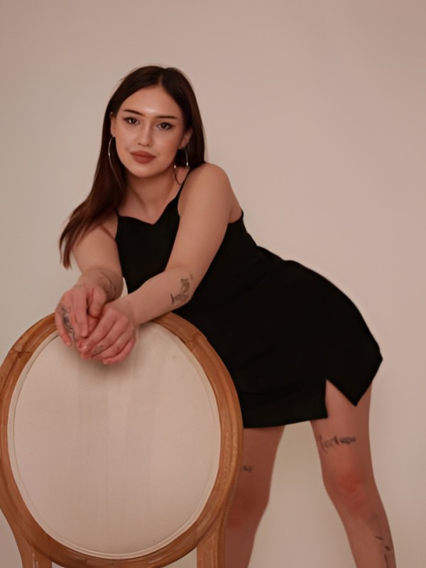 Илона привлекательная девушка из Ватутинок цена от 1500 руб