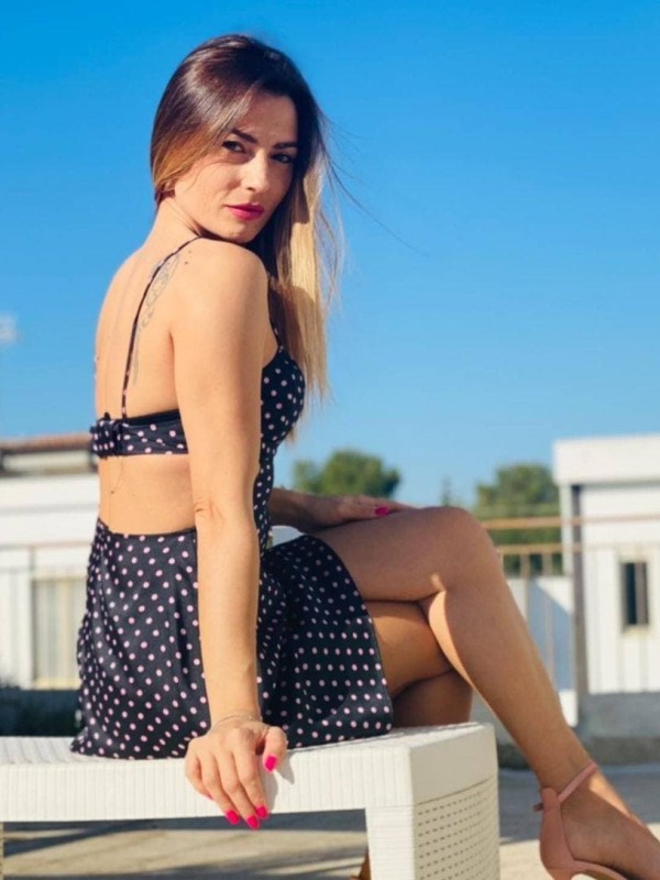 Оксана привлекательная девушка из Ватутинок цена от 3500 руб